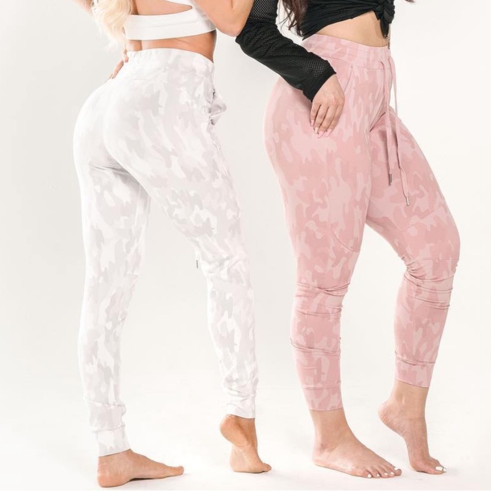 Buffbunny Collection pink camo joggers size small